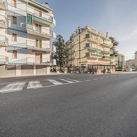 Mare & Comfort - Box Auto - Balcone - Free Wifi Apartament *